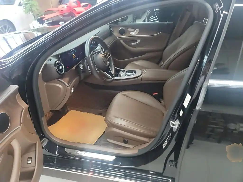 Mercedes-Benz E-Class — миниатюра 15