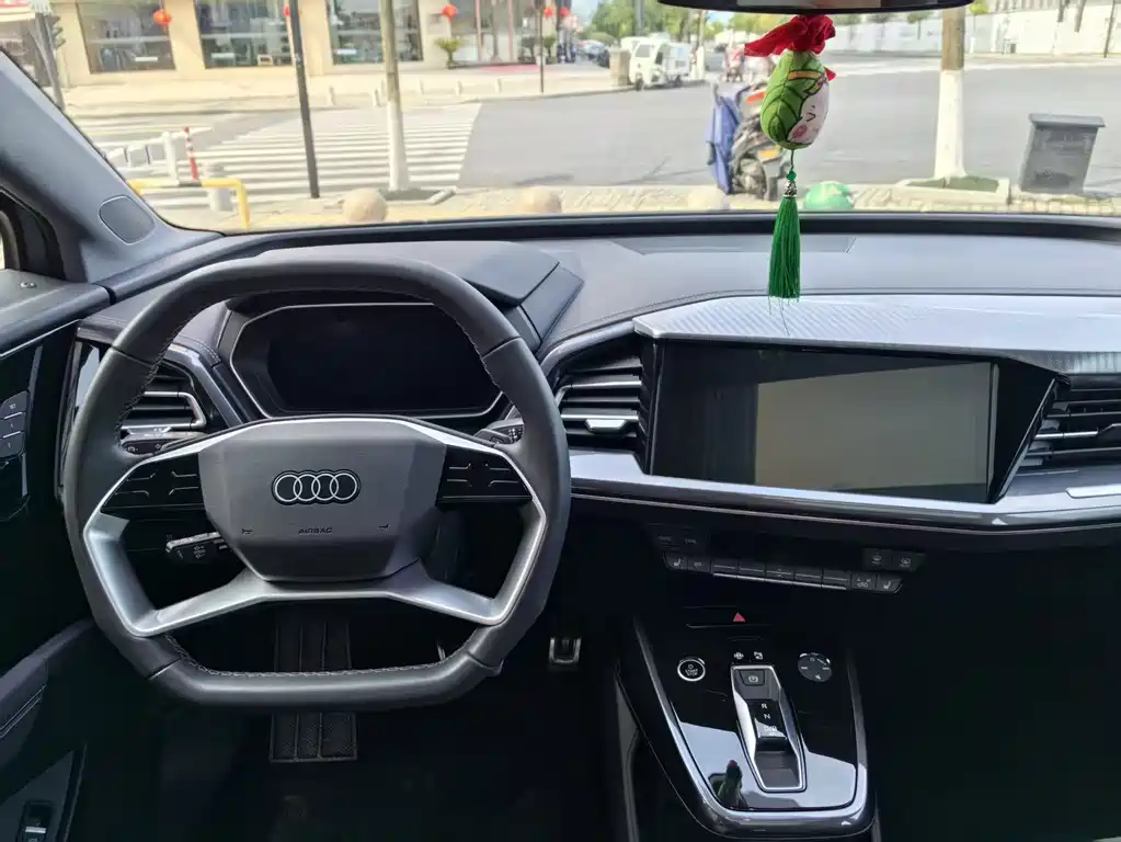Audi Q4 e-tron — миниатюра 8