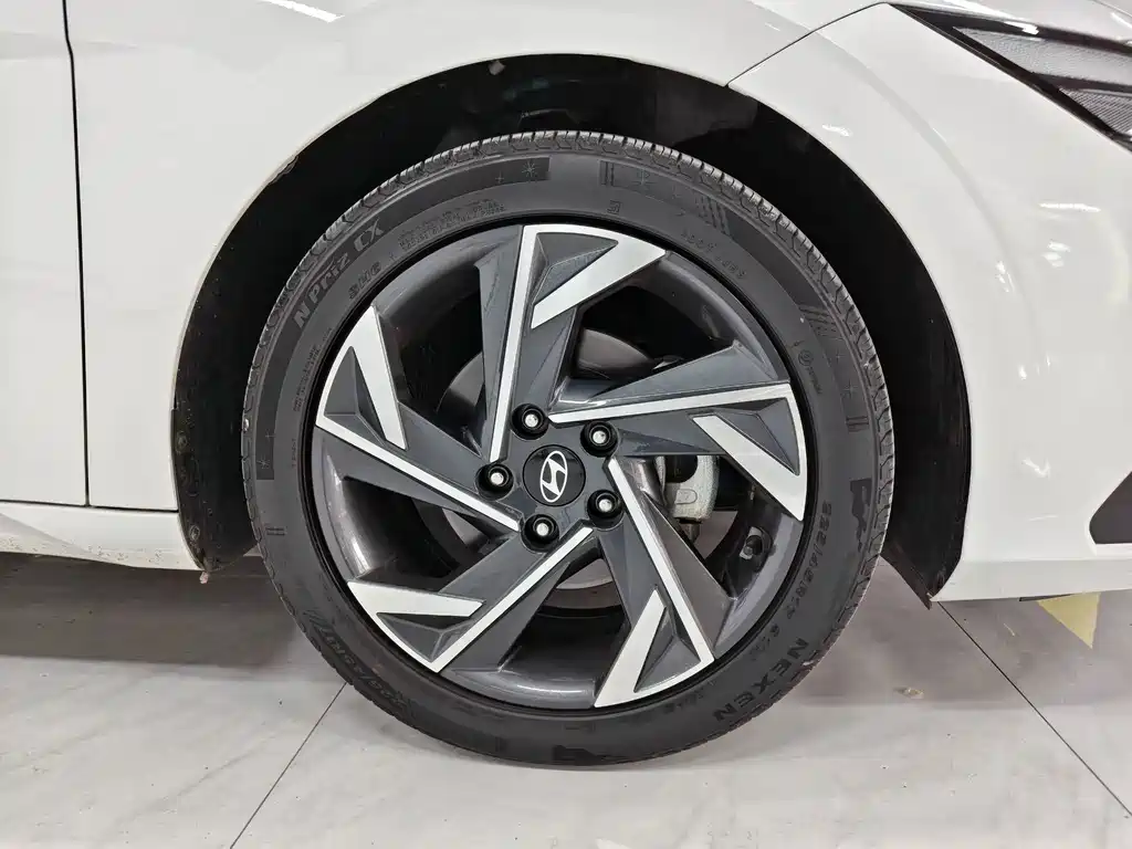 Hyundai Elantra 2023 — фото 4