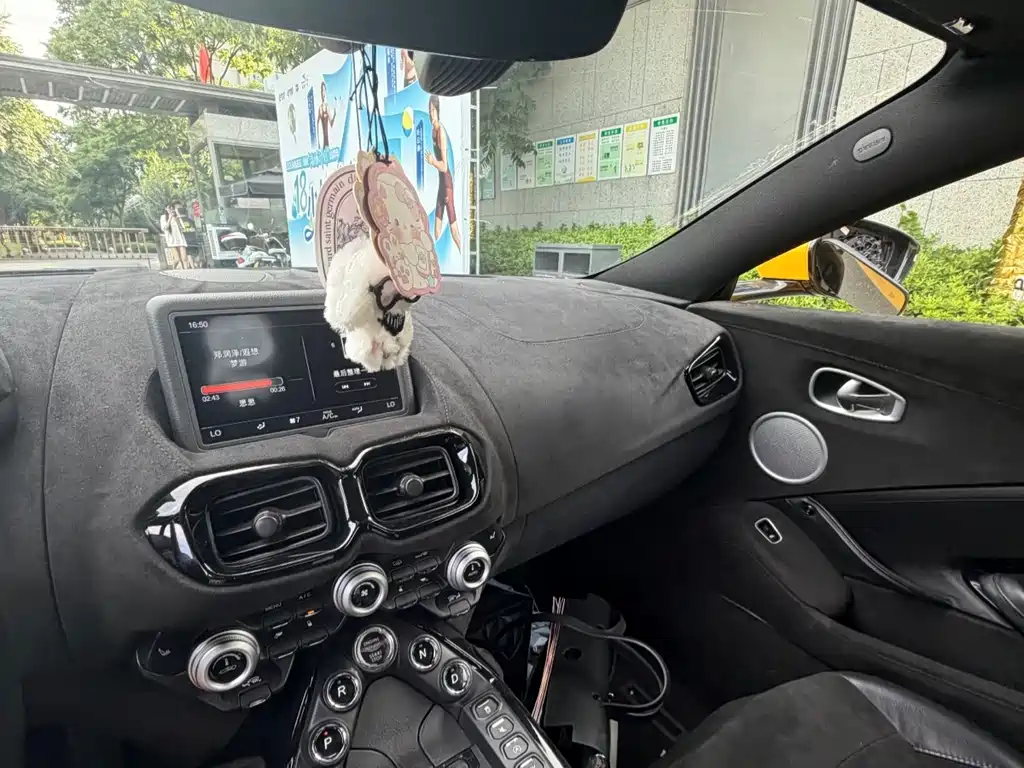 Aston Martin V8 Vantage 2018 4.0T V8 Coupe