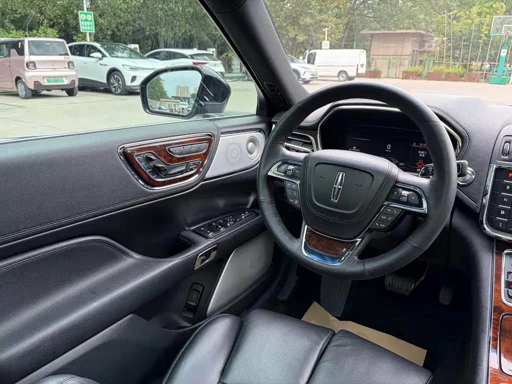 Lincoln Continental — миниатюра 12