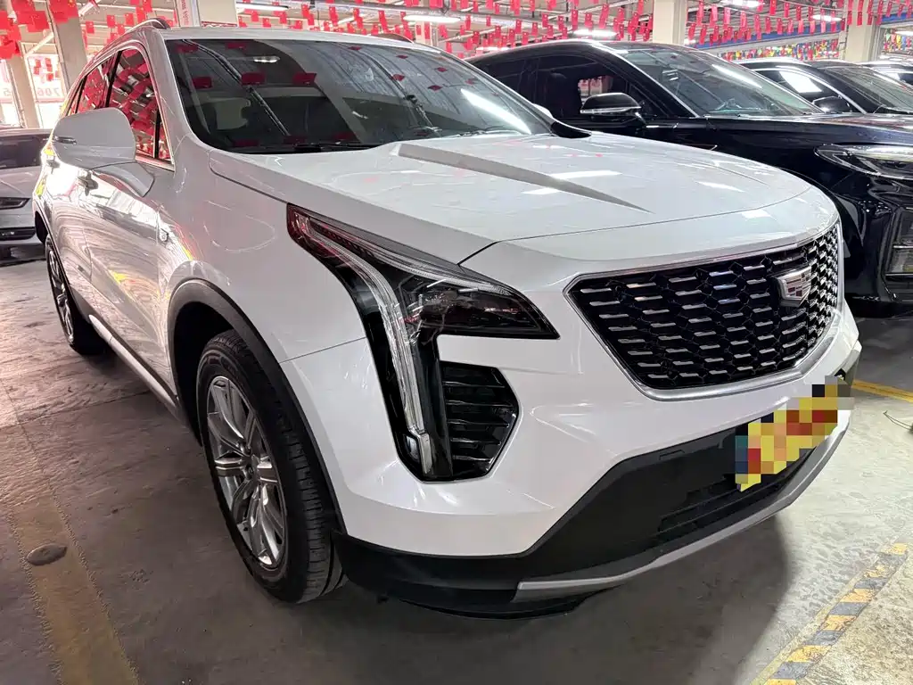 CADILLAC XT4