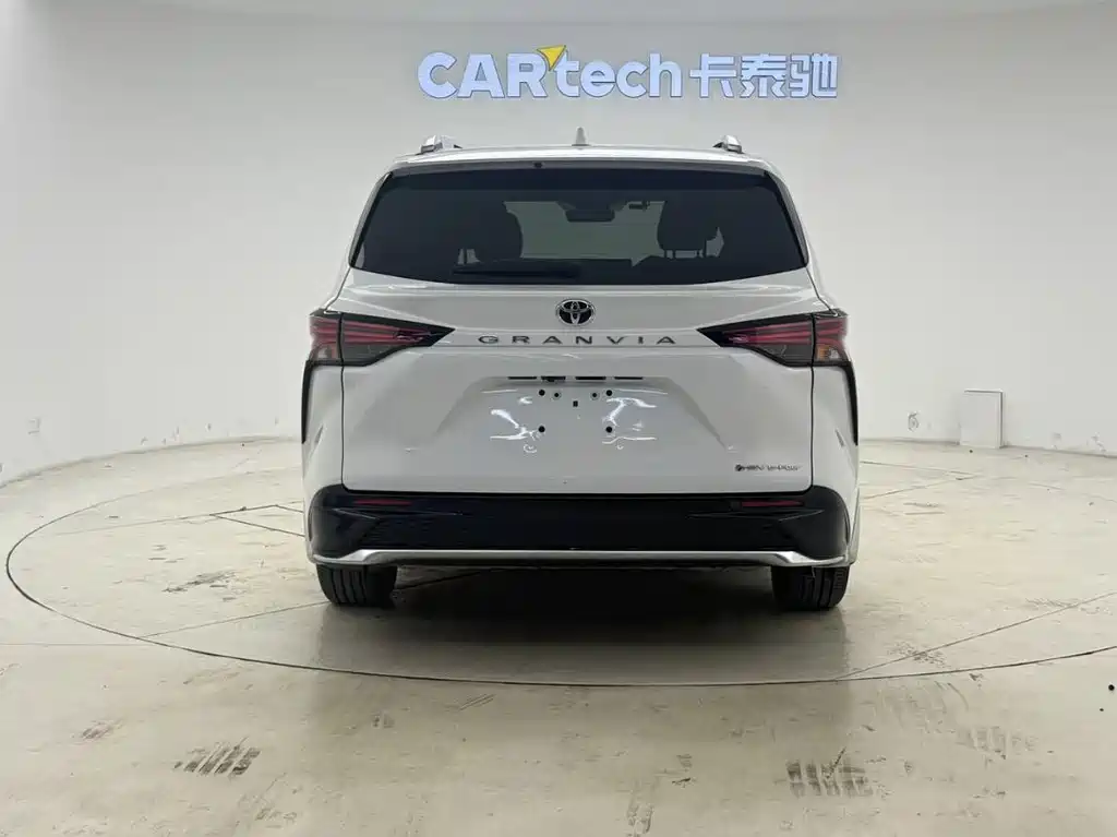 Toyota Granvia 2024 2.5L Luxury PLUS