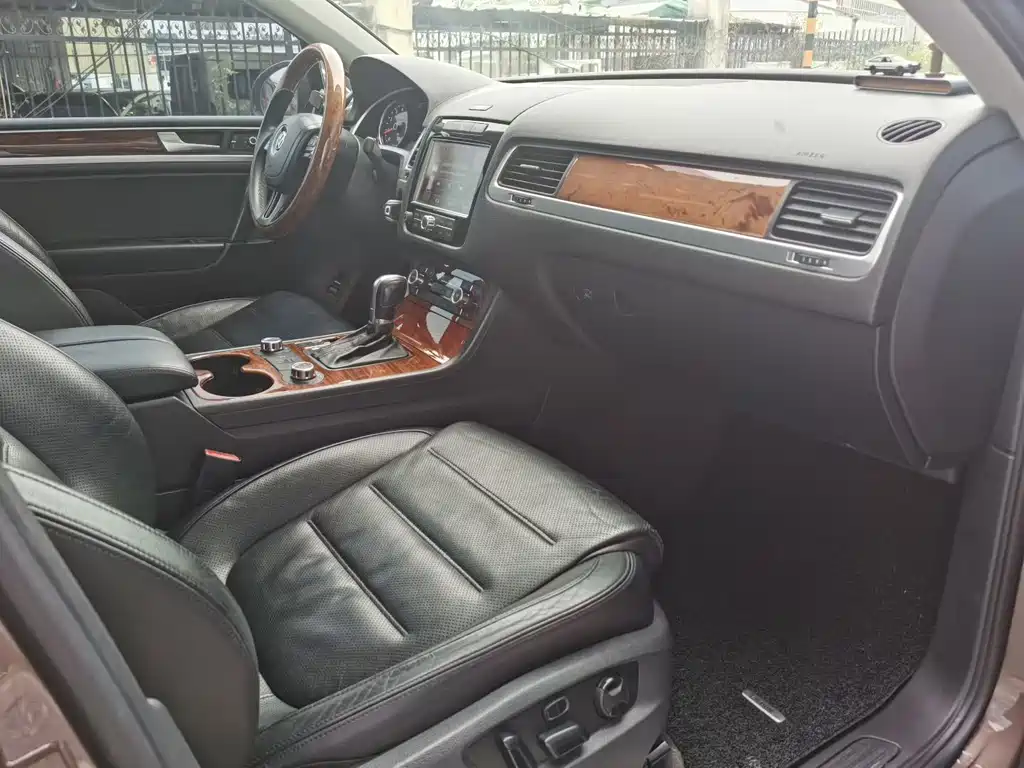 Volkswagen Touareg 2011 3.0TSI Luxury