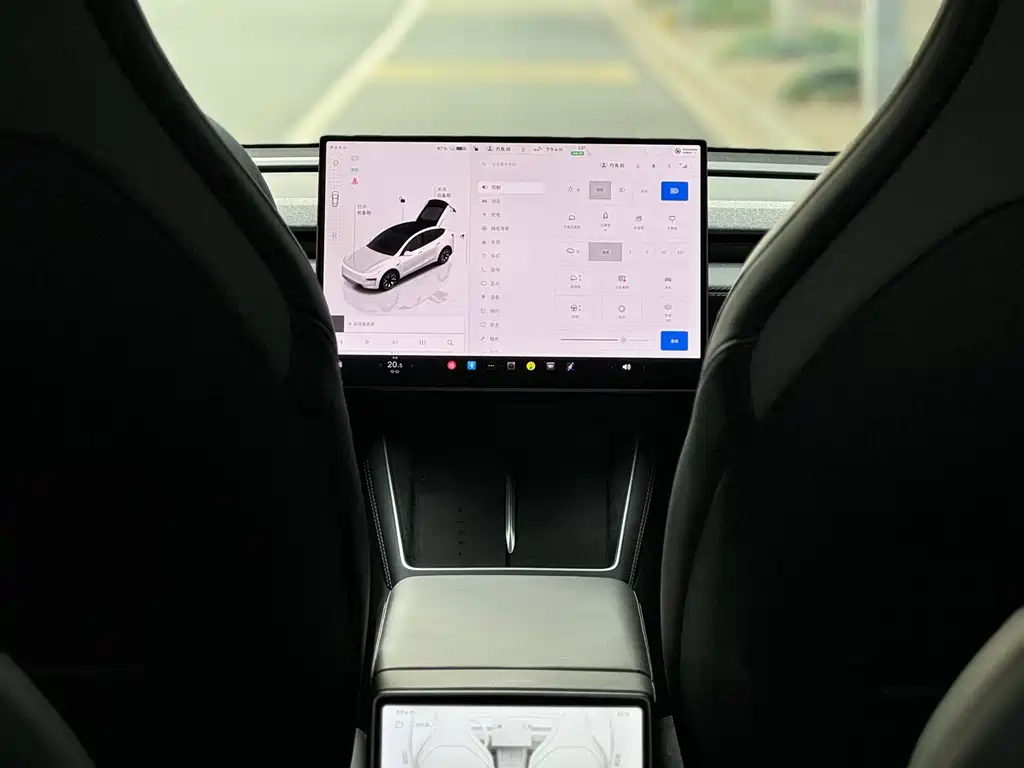Tesla Model Y L