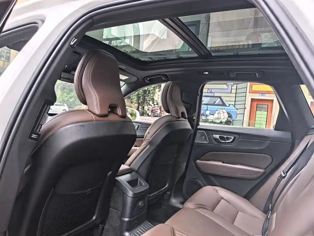 VOLVO XC60 PLUG IN HYBRID