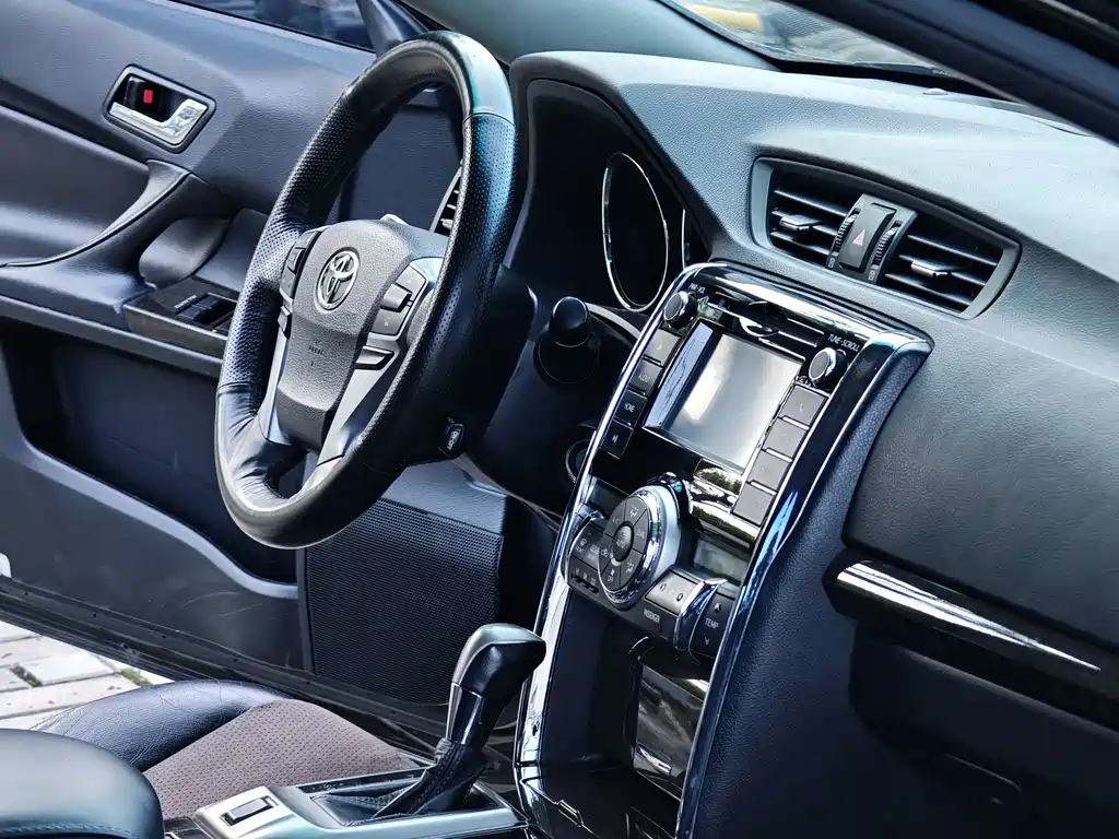 Toyota Reiz — миниатюра 6