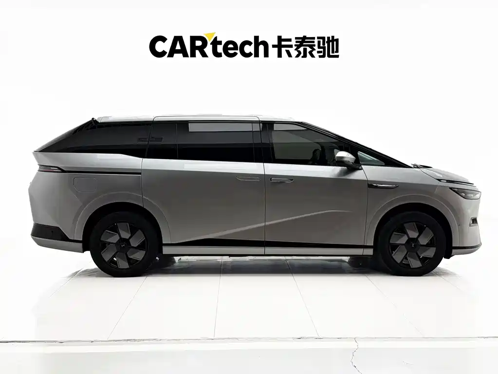 XPeng X9 — миниатюра 4
