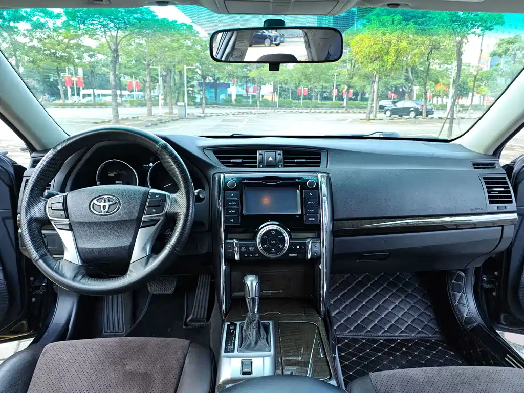 Toyota Reiz — миниатюра 9