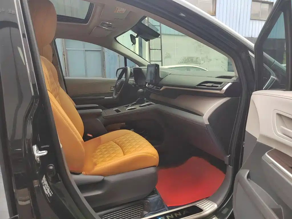 Toyota Sienna — миниатюра 3
