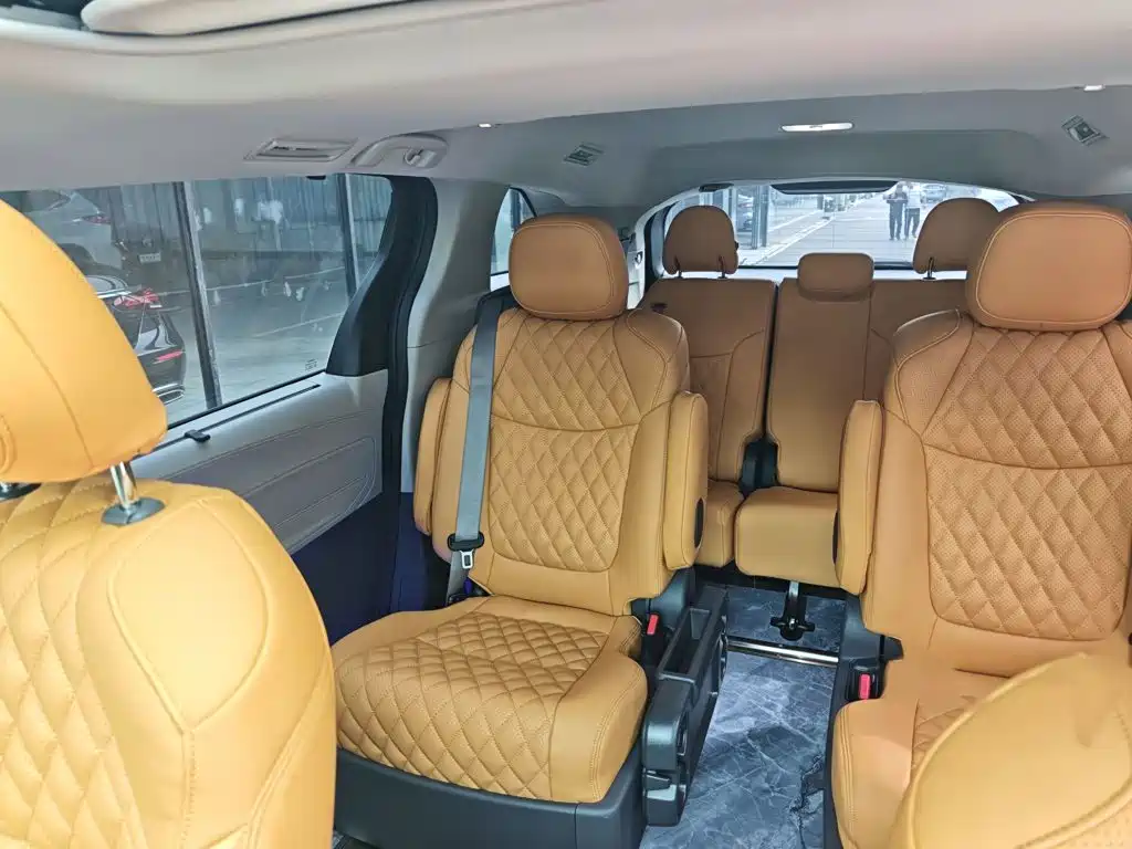 Toyota Sienna — миниатюра 19