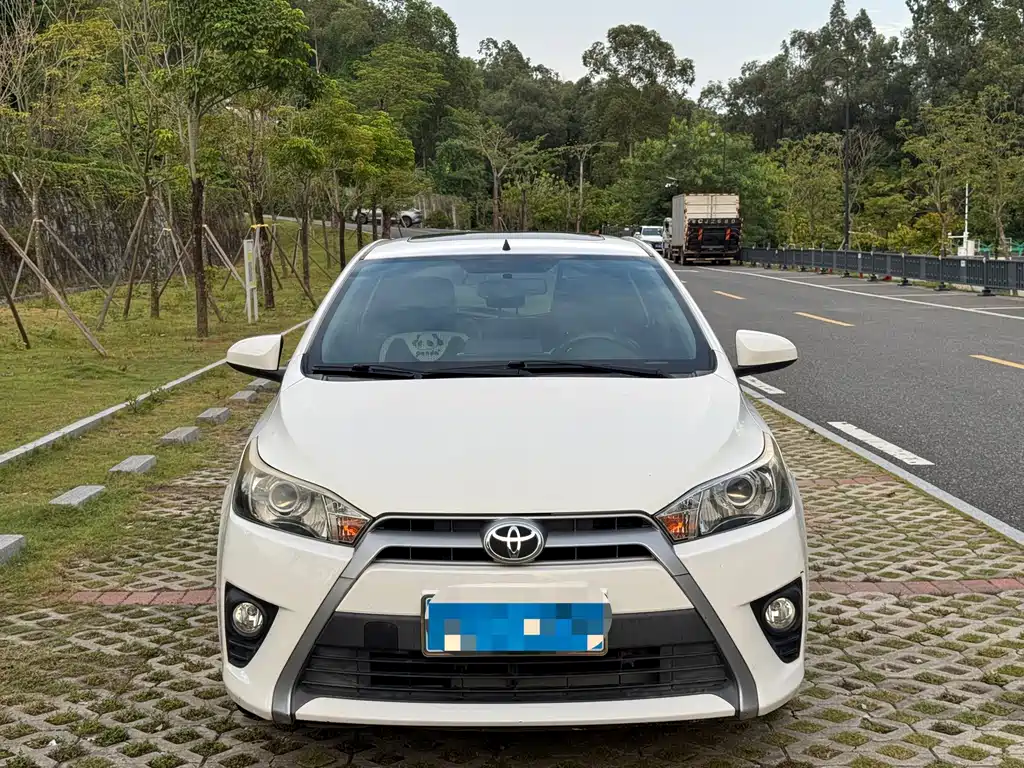 Toyota Yaris L — миниатюра 2