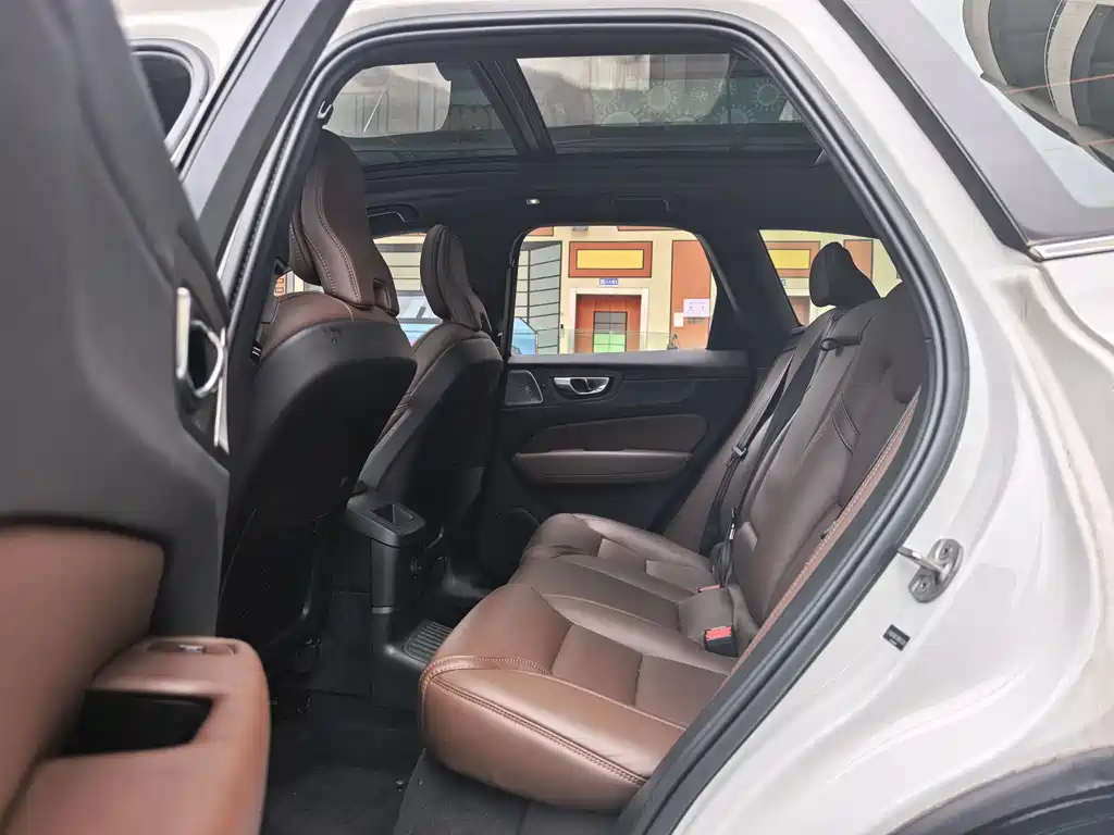 VOLVO XC60 PLUG IN HYBRID