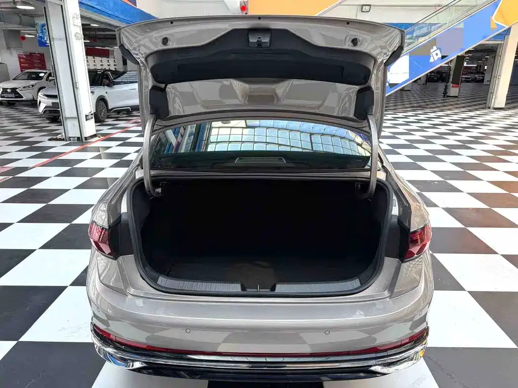 Volkswagen Sagitar — миниатюра 18