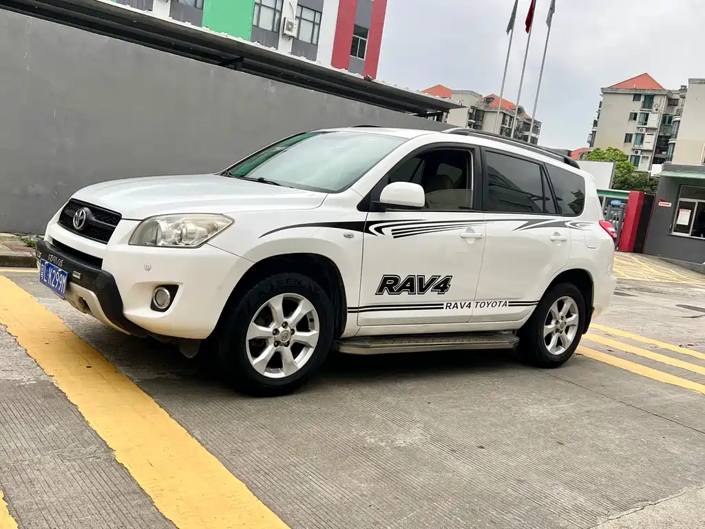 Купить Toyota RAV4