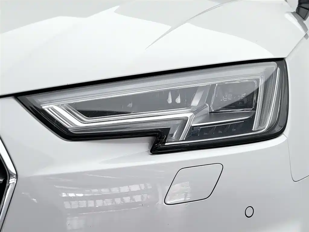 Audi A4L 2019 40 TFSI VI
