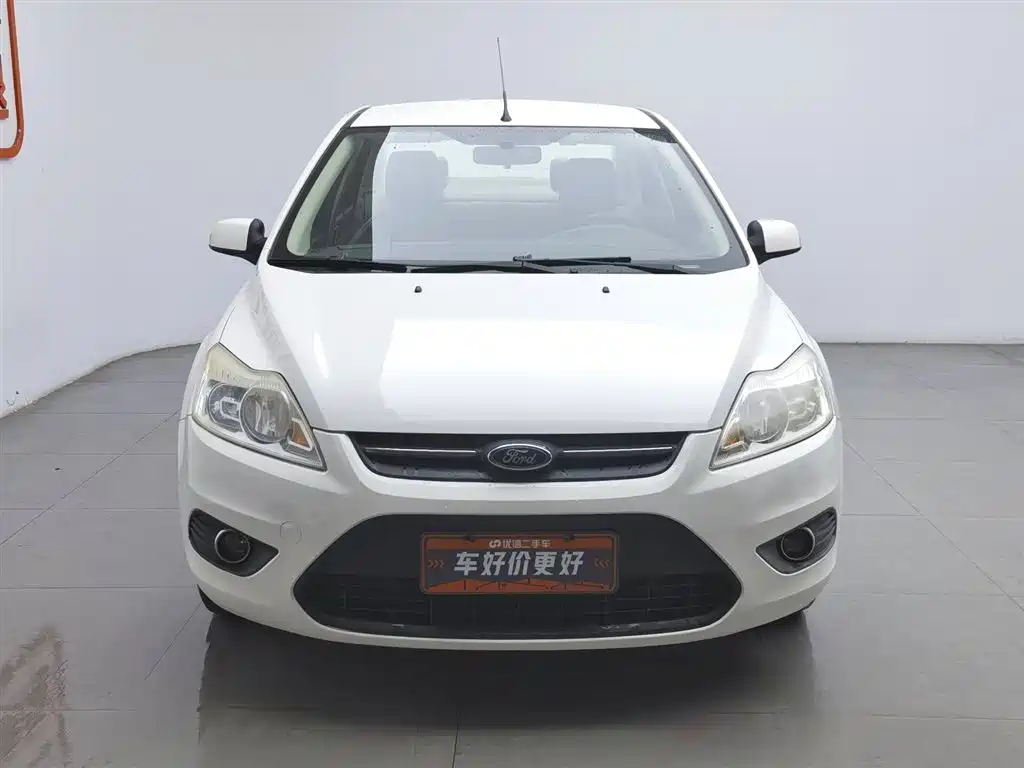 Ford Focus 2013 1.8L MT