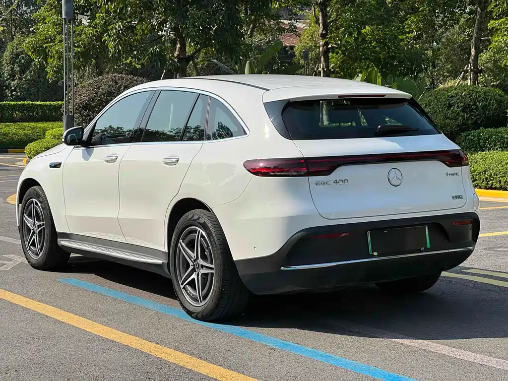 Mercedes-Benz EQC - фото 16