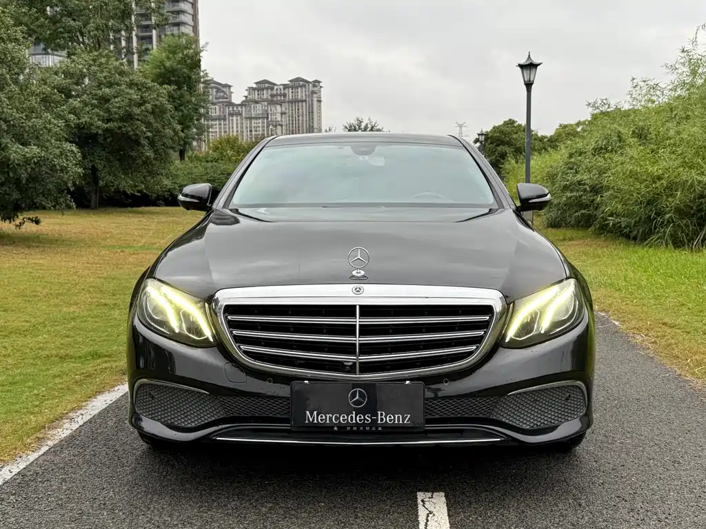 Mercedes-Benz E-Class — миниатюра 2