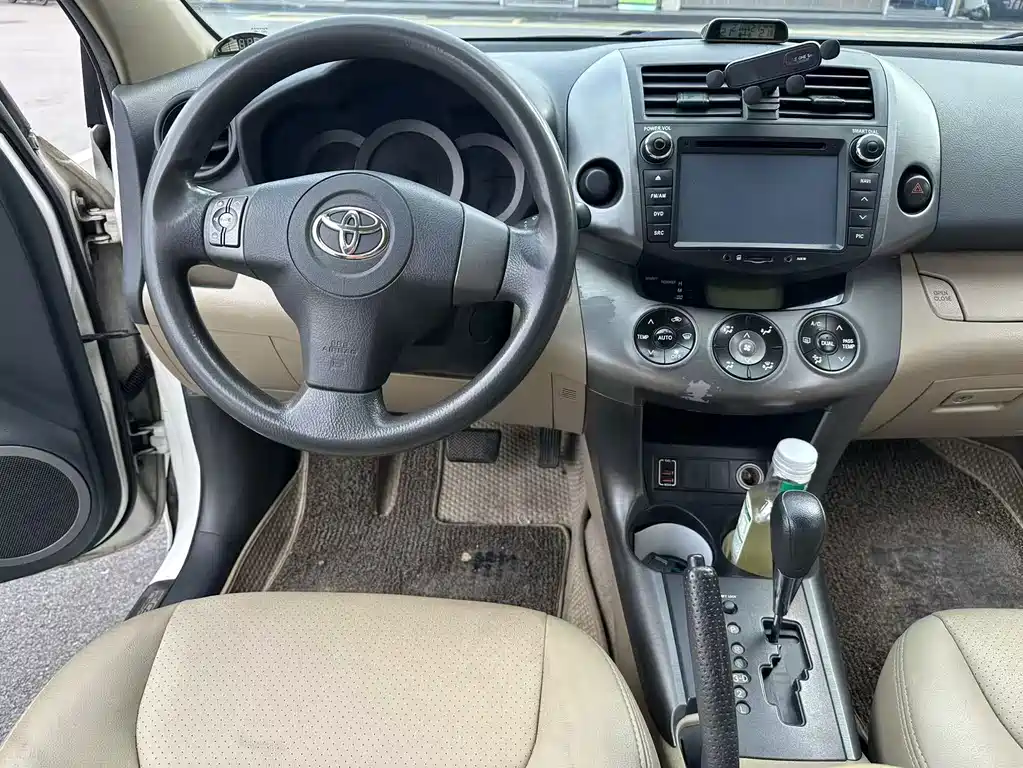 Toyota RAV4 — миниатюра 12