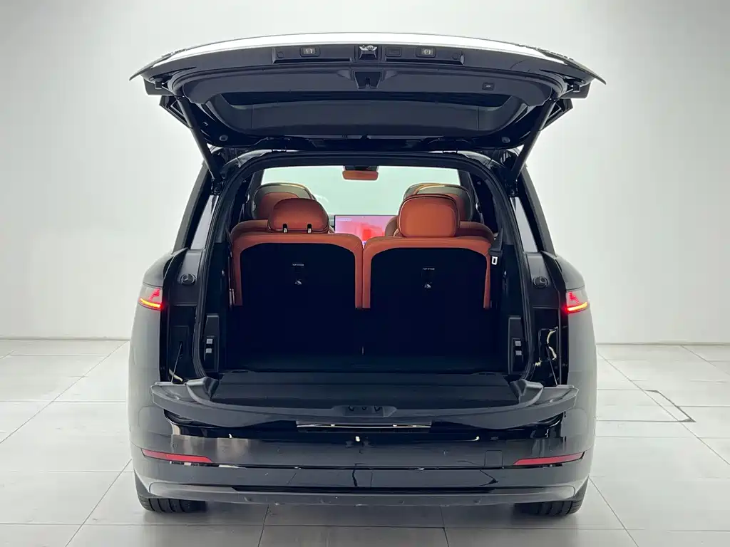 Lynk & Co 900 — миниатюра 21