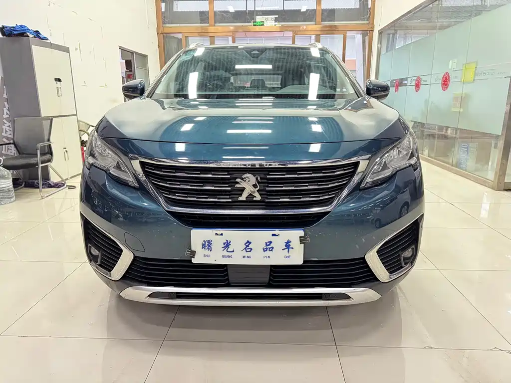 PEUGEOT 5008