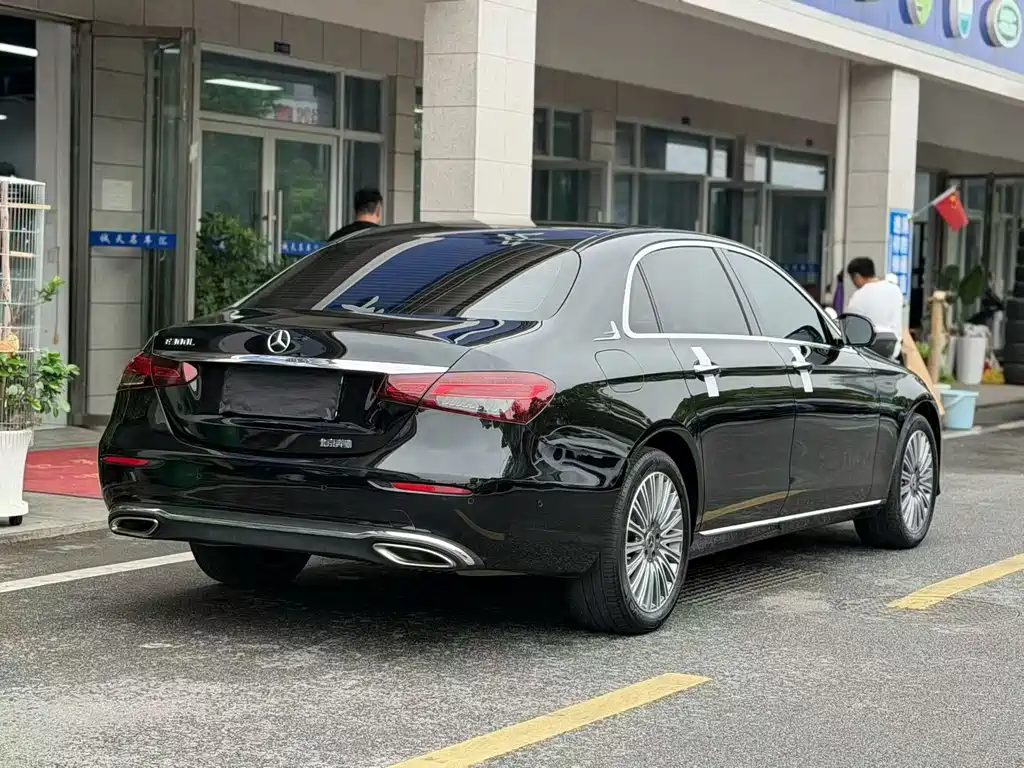 Mercedes-Benz E-Class — миниатюра 8