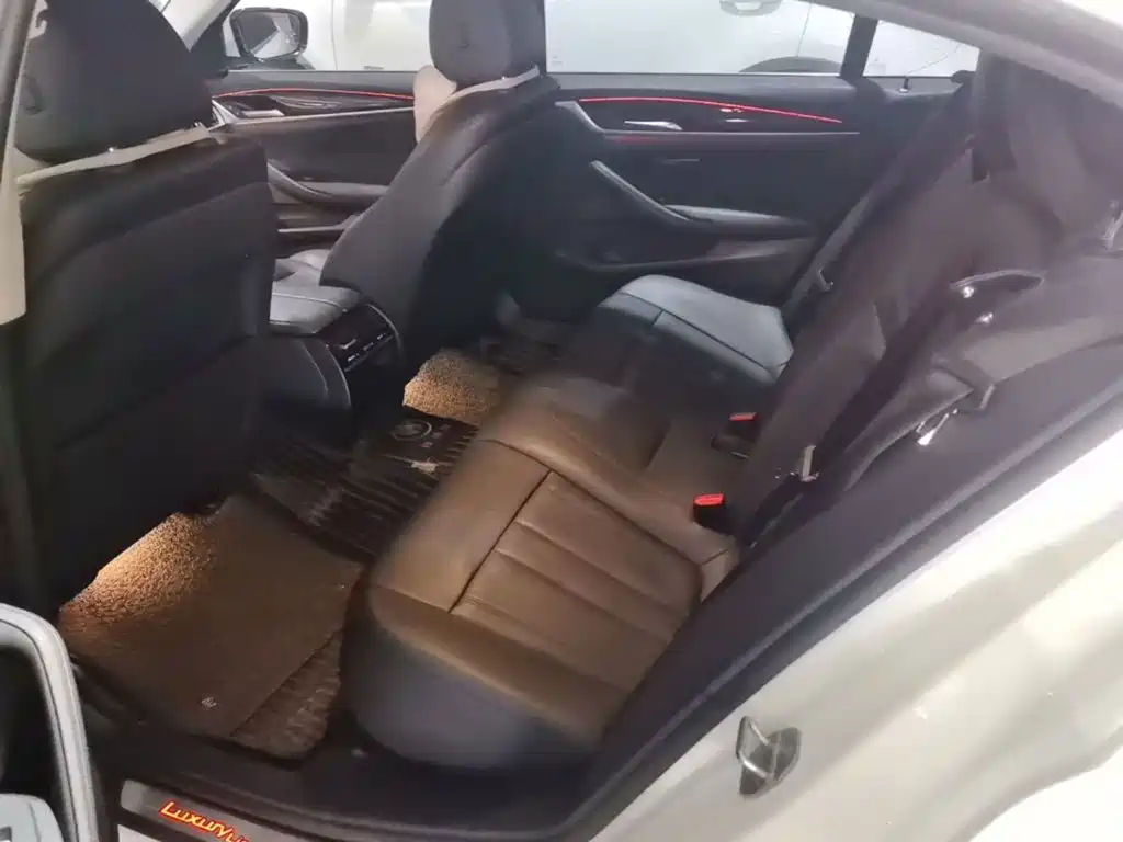 BMW 5 Series — миниатюра 13