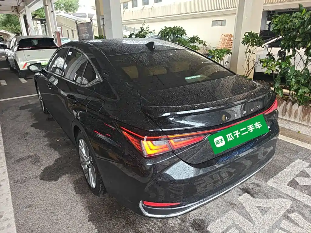 Lexus ES — миниатюра 5