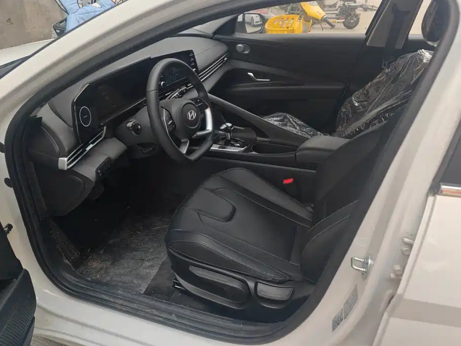 Hyundai Elantra — миниатюра 9