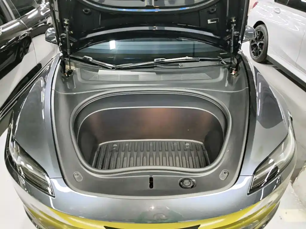 Tesla Model 3 — миниатюра 20