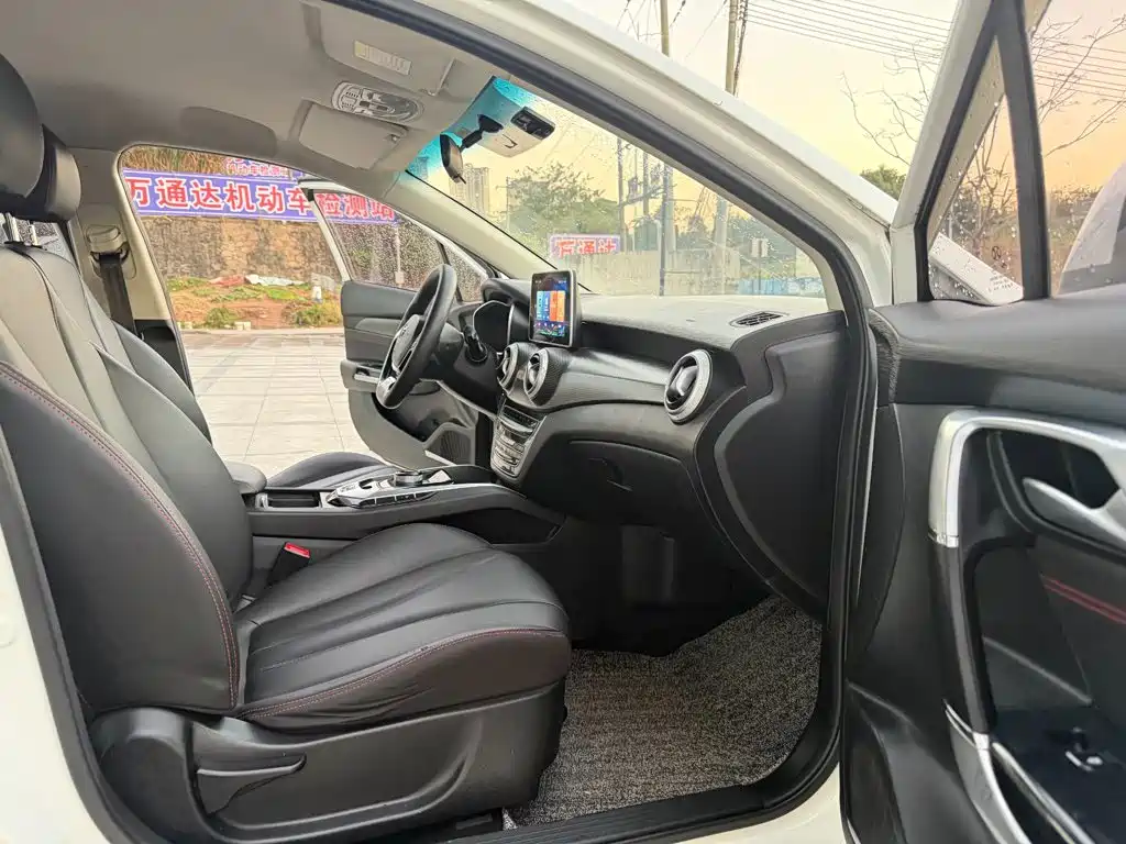 BAIC EU5 — миниатюра 9
