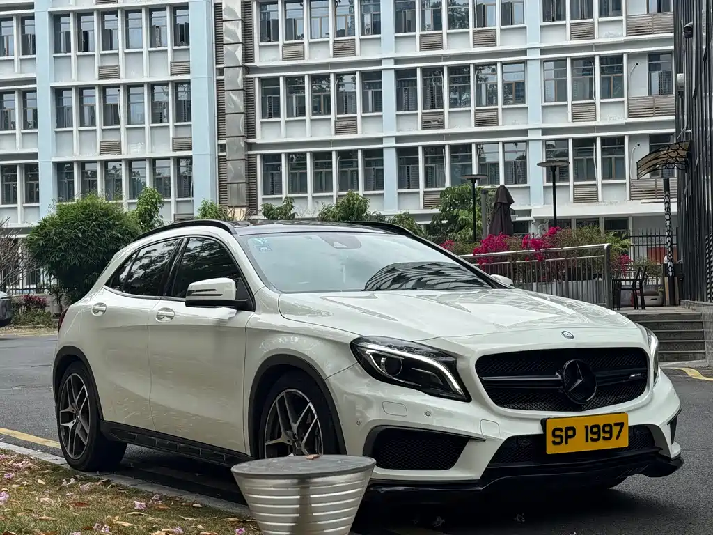 MERCEDES-BENZ GLA AMG