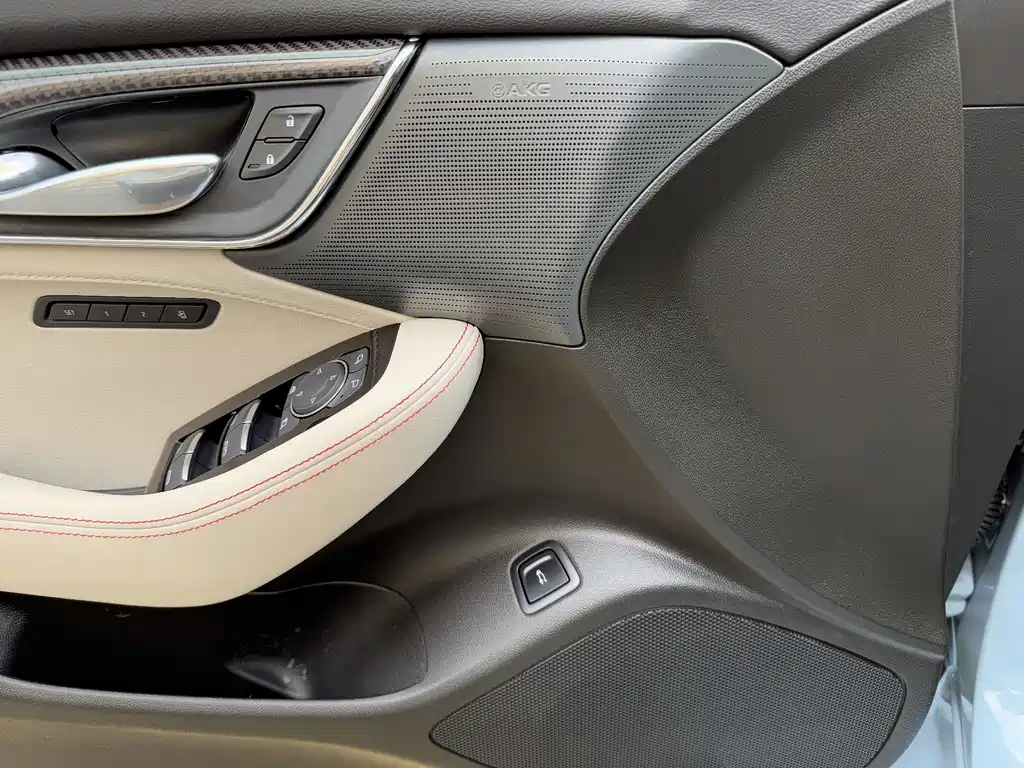 Cadillac CT5 — миниатюра 10