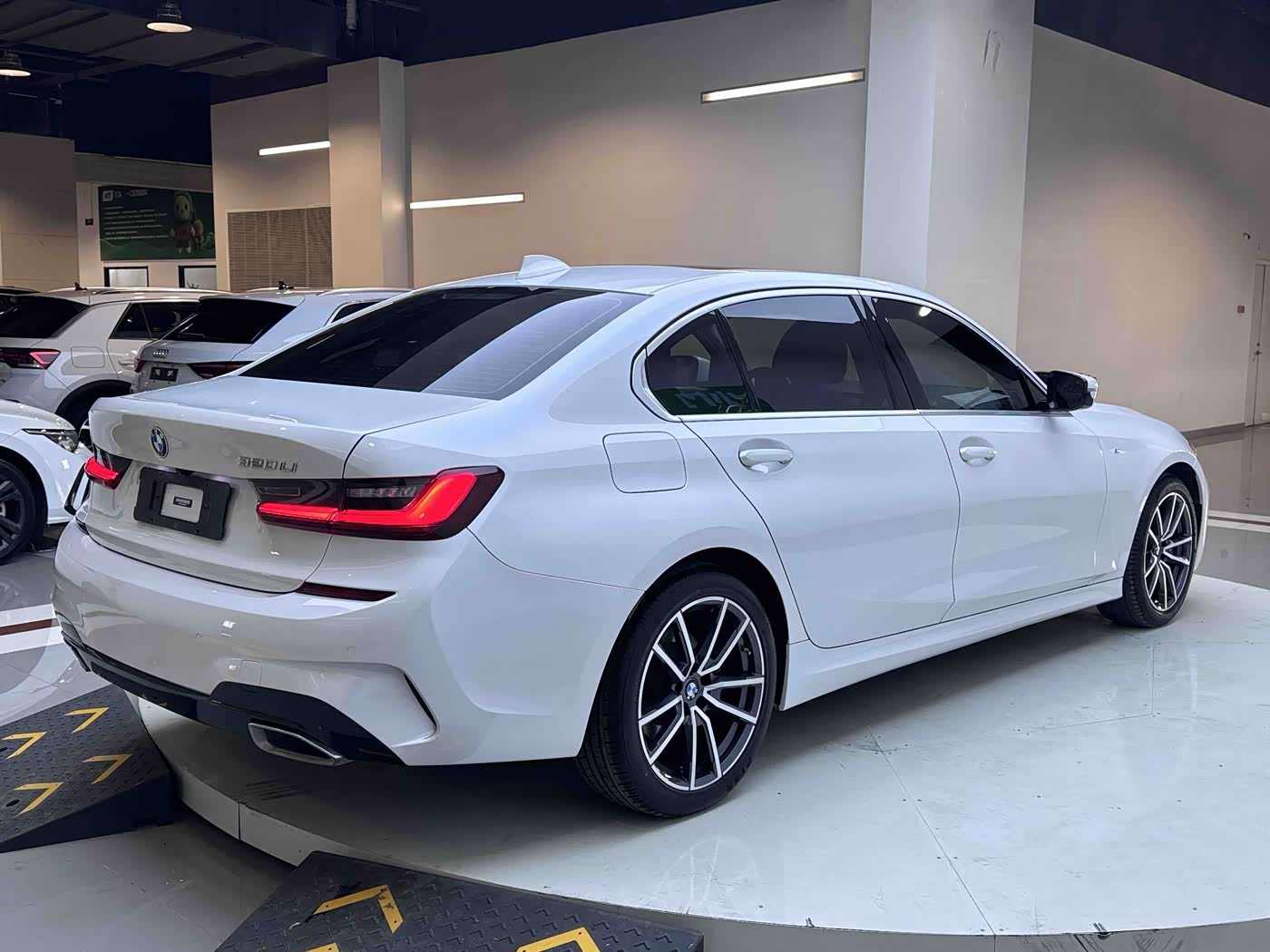 BMW 3 Series 2.0 л 2022 г. Белый, пробег 41000 км