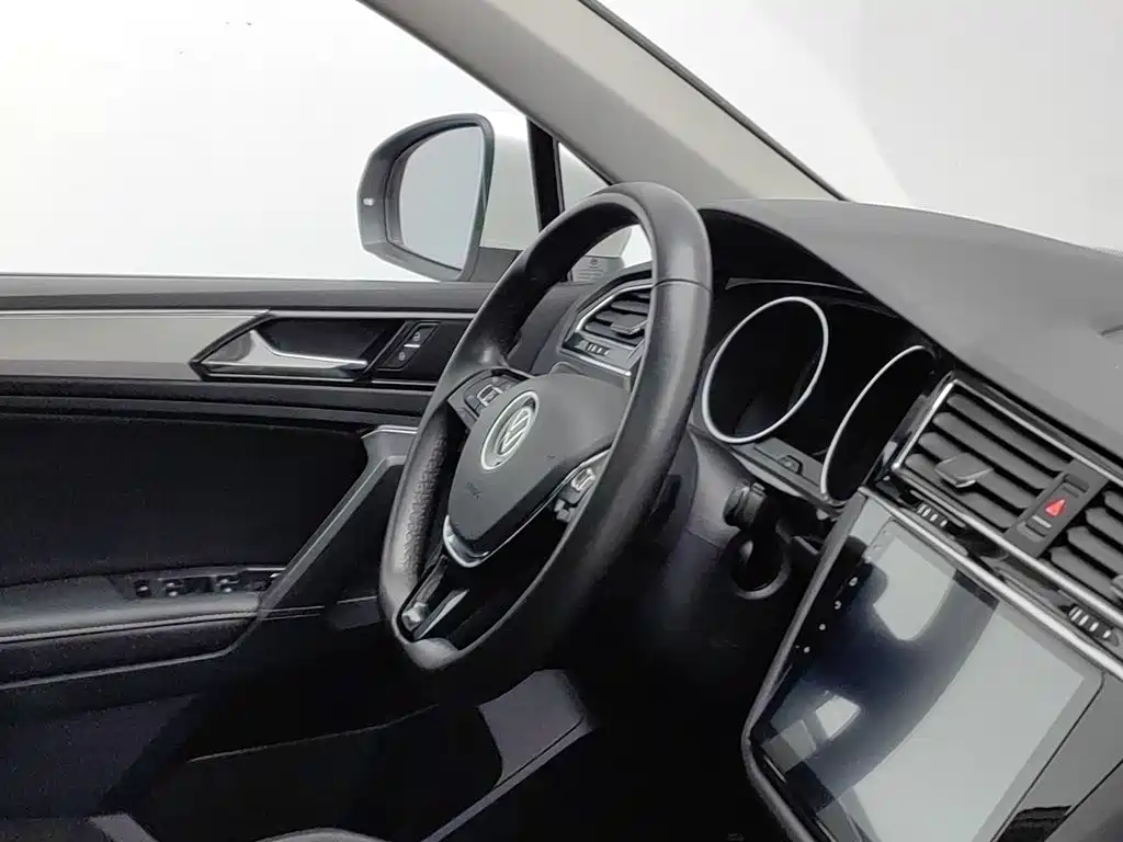 Volkswagen Tiguan L — миниатюра 22