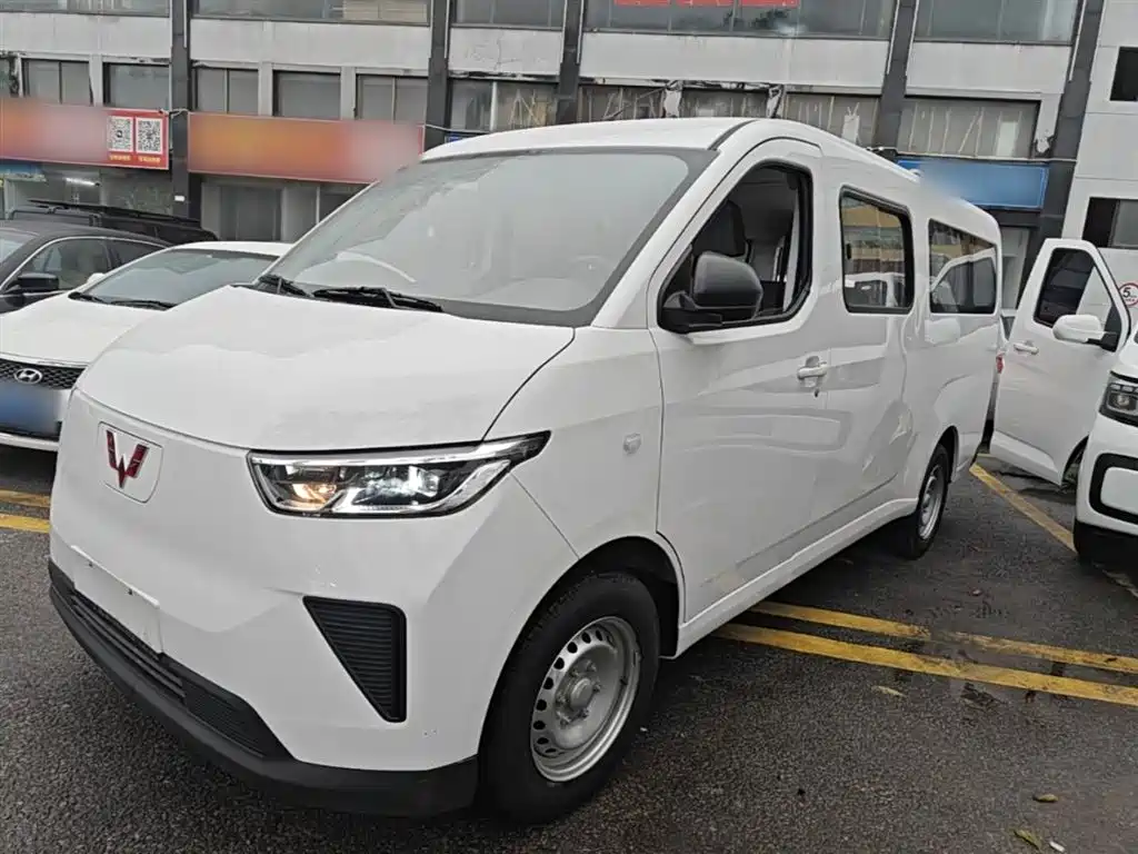 Wuling Yangguang 2025