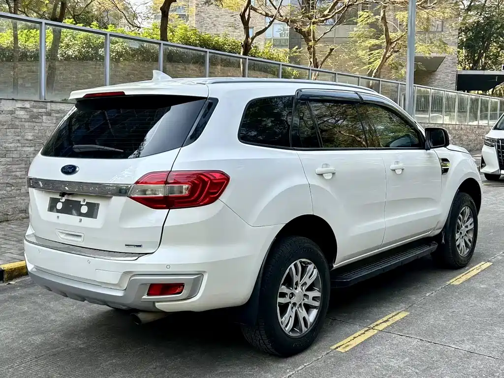 Ford Everest — миниатюра 8