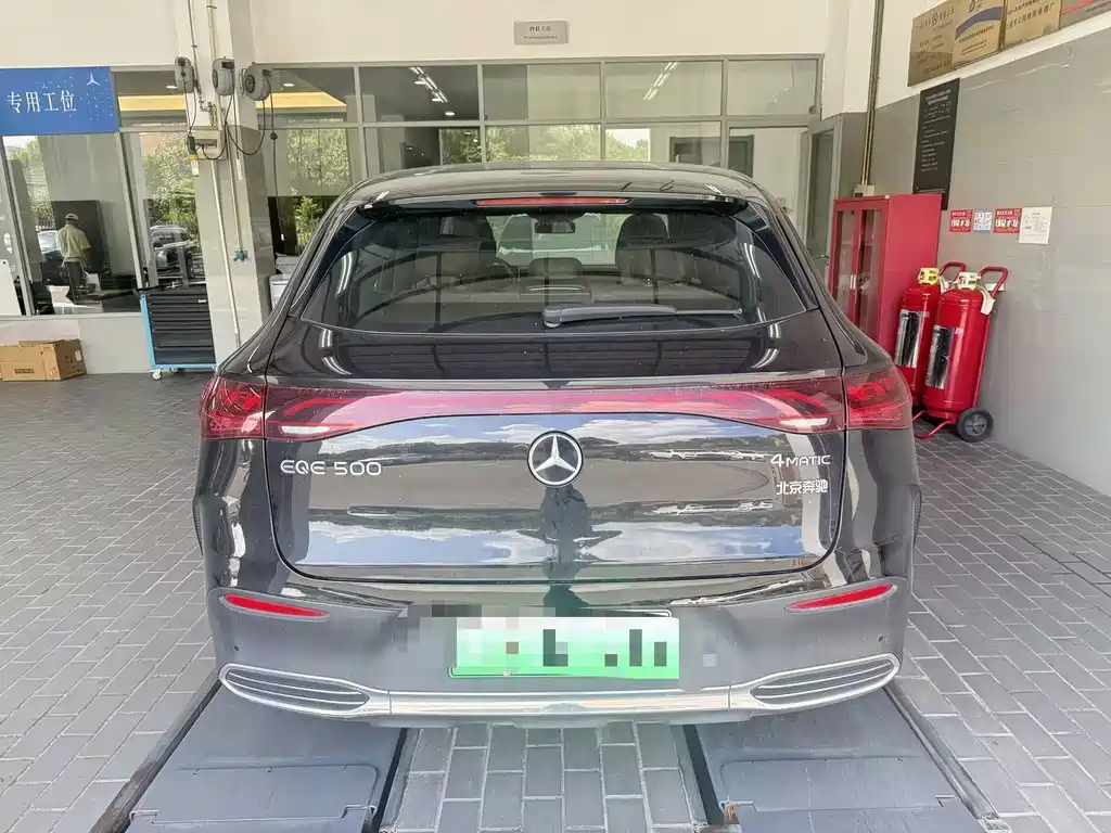 Mercedes-Benz EQE SUV — миниатюра 2