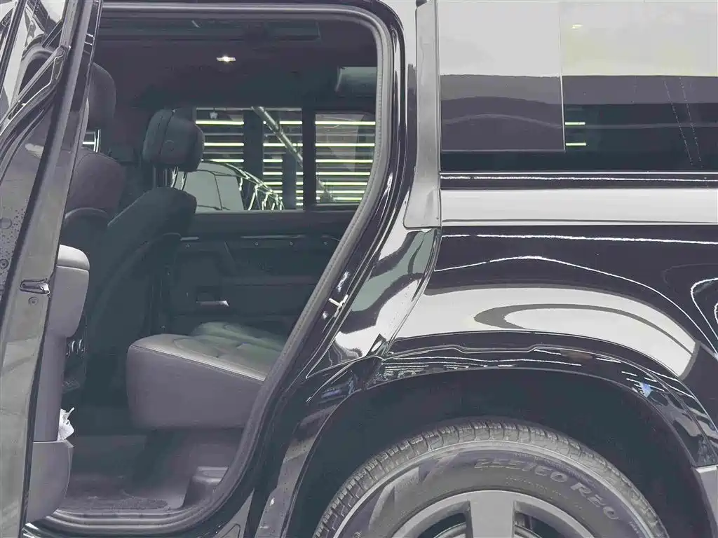 Land Rover Defender — миниатюра 9