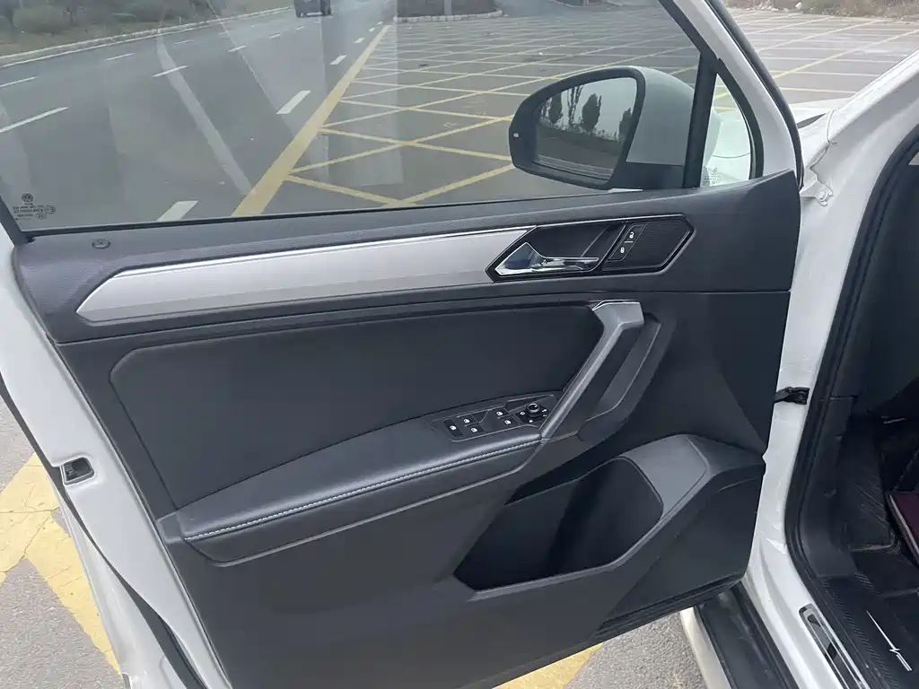 Volkswagen Tiguan L — миниатюра 5