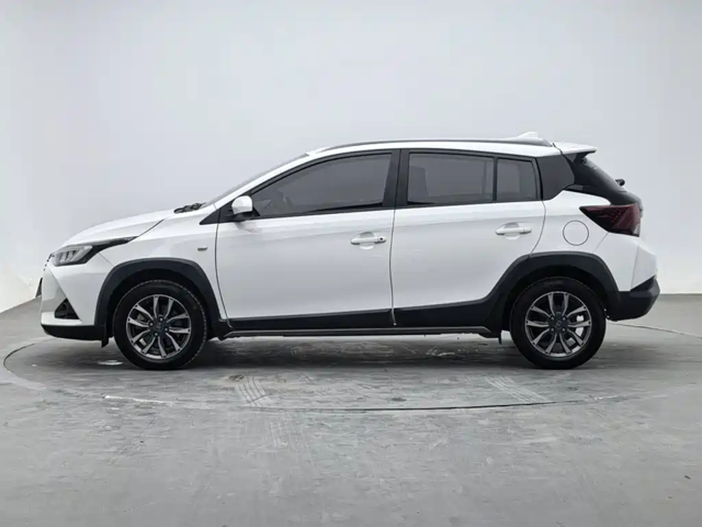 Toyota Yaris L — миниатюра 2