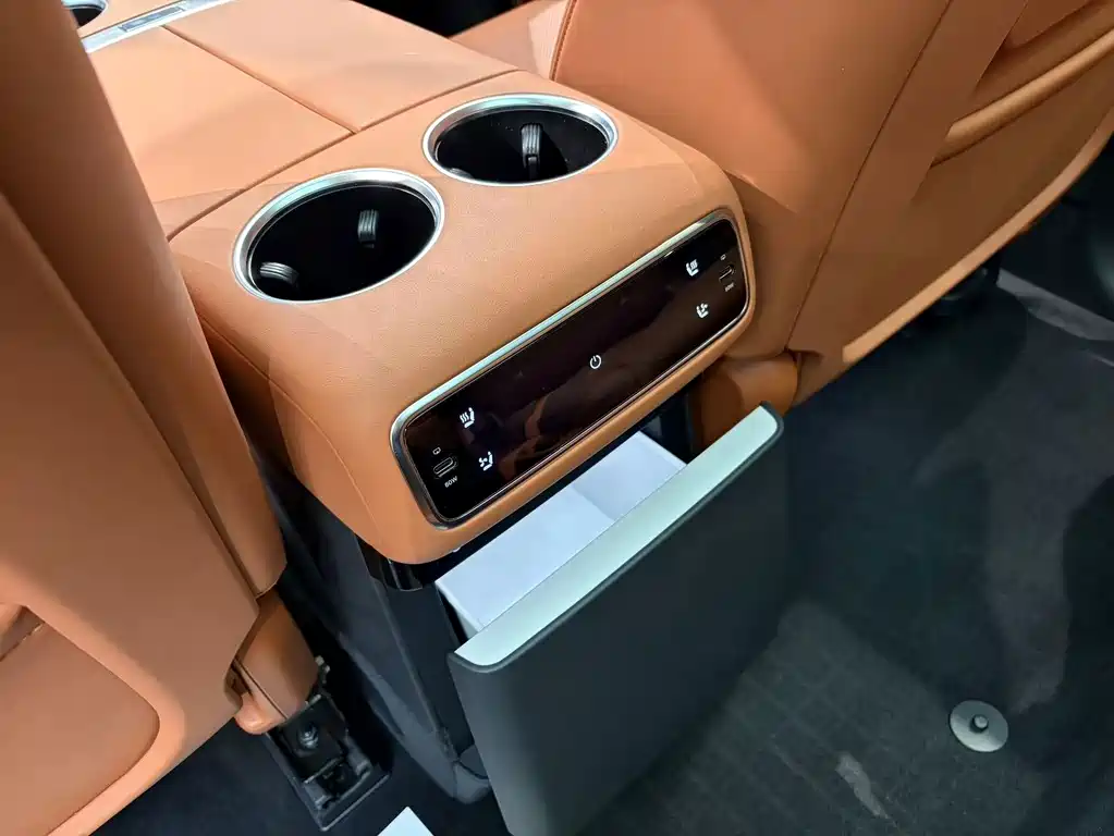 Li Auto Li L8 — миниатюра 14