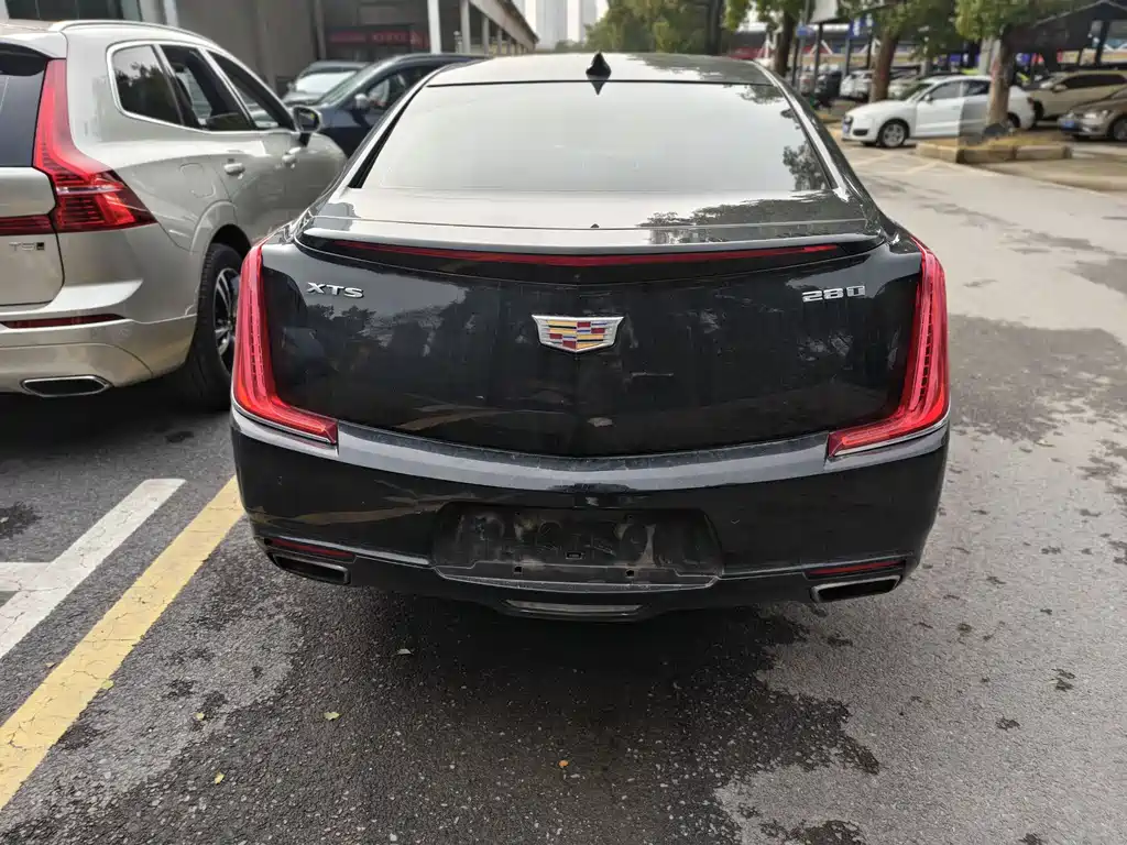 CADILLAC XTS