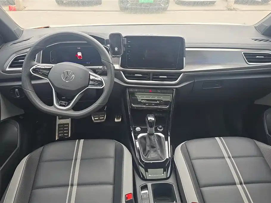 VOLKSWAGEN T ROC EXPLORING SONGS