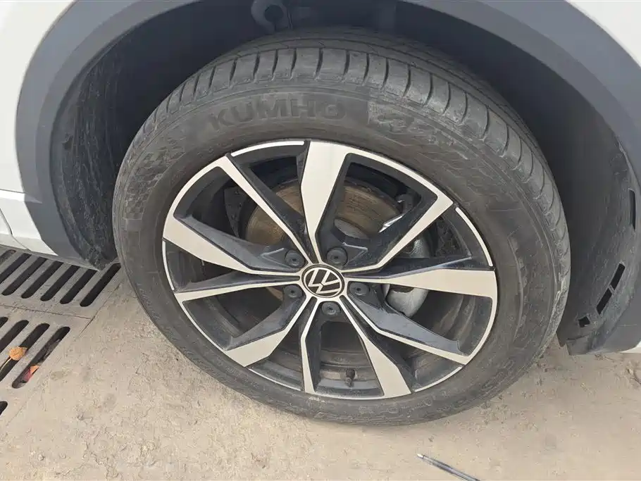 VOLKSWAGEN T ROC EXPLORING SONGS