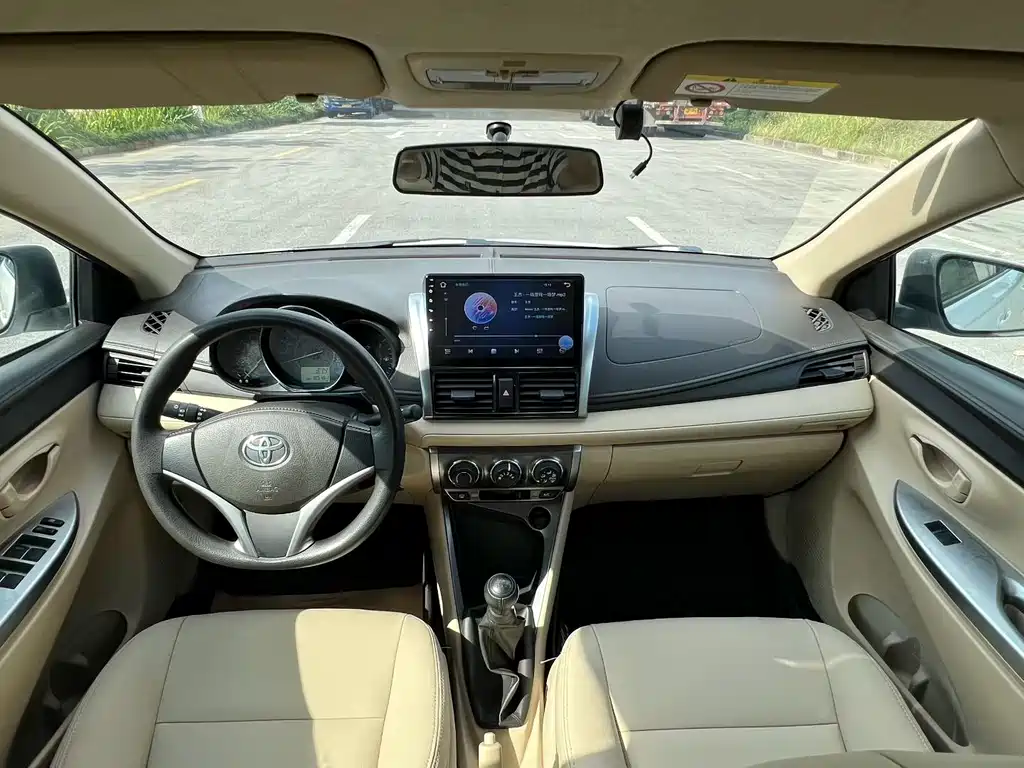 Toyota Yaris L — миниатюра 9