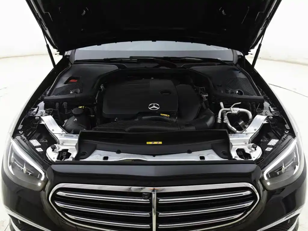 Mercedes-Benz E-Class — миниатюра 11