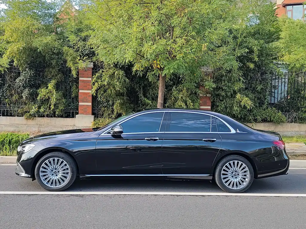Mercedes-Benz E-Class — миниатюра 18