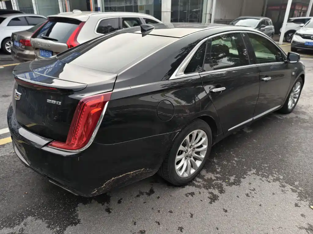 CADILLAC XTS